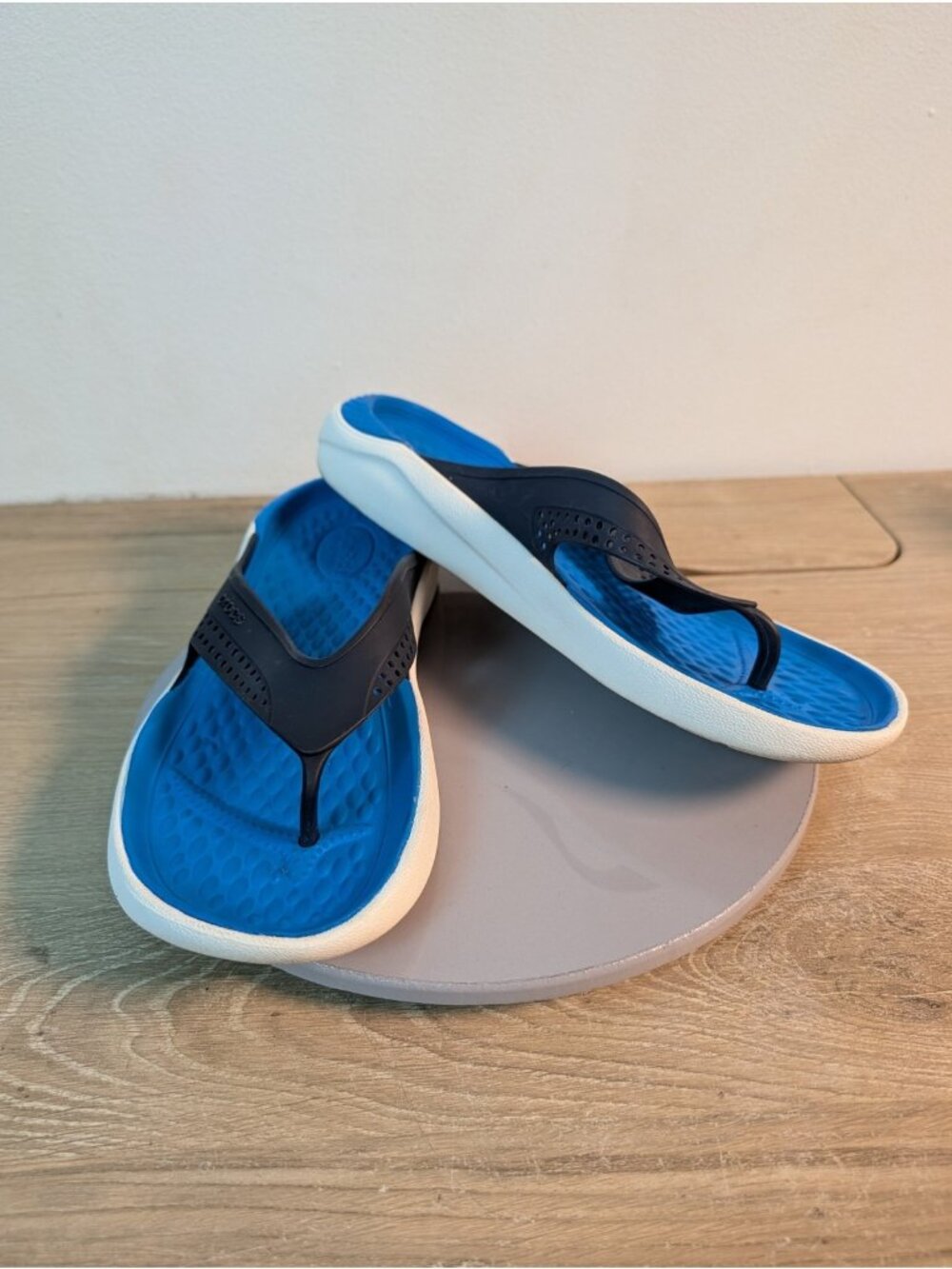 CROCS Lite Ride Lightweight Flip Flop Sandal Beach Thong Unisex Womens 9 Mens 7